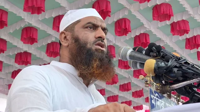 আ. লীগের রাজনীতি নিষিদ্ধের দাবি জানিয়েছেন মামুনুল হক